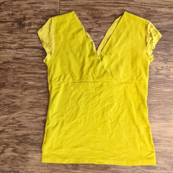 Nine West Yellow Green Silk V Neck Top Size Small - Picture 9 of 9